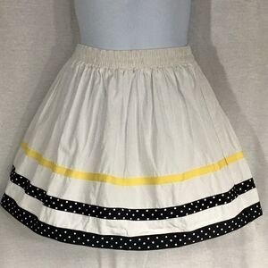 Gymboree size 5 white yellow blue trim elastic